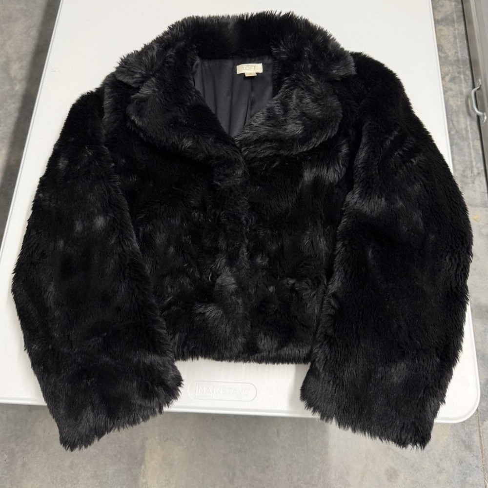 Ann Taylor LOFT Black Faux Fur Jacket Cropped Button Front Coat Womens Size 10